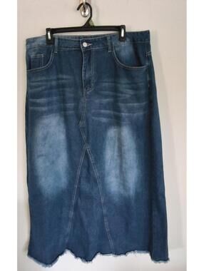 SHEIN Curve Blue Denim  Skirt with Raw Hem